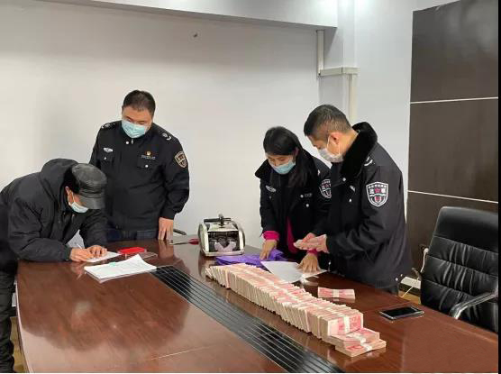農(nóng)民工討薪難 人社局來“撐腰”